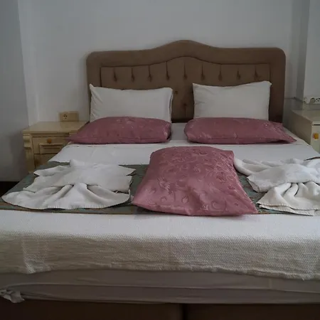 La Petite Maison מלון 3*