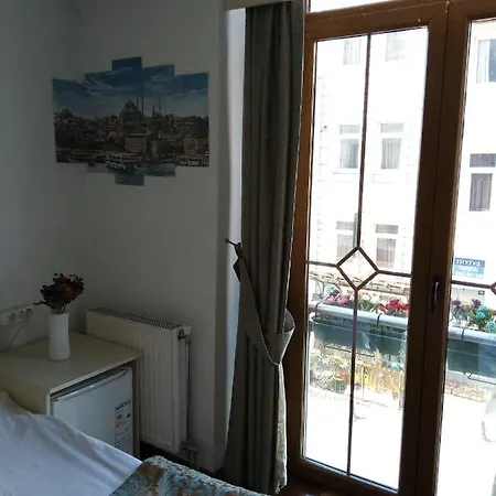 מלון La Petite Maison 3*
