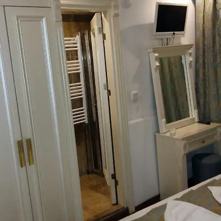 La Petite Maison Hotel
