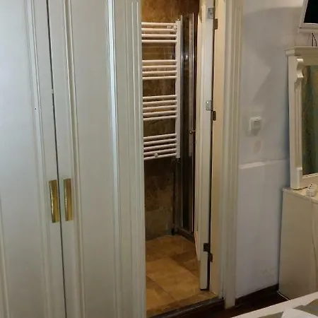 La Petite Maison Hotel