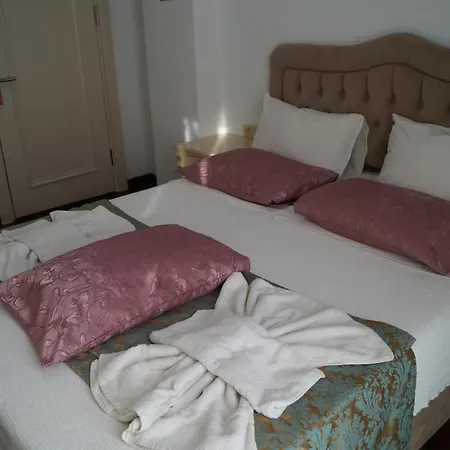 Hotel La Petite Maison 3*