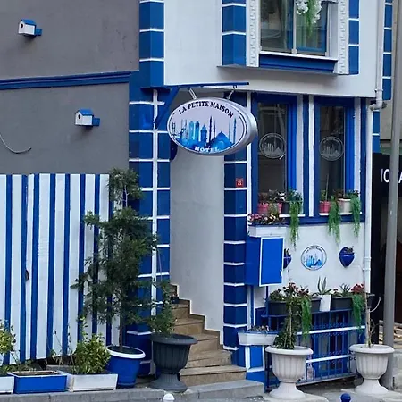 Hotel La Petite Maison 3*