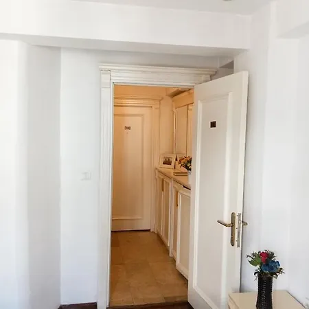 Hotel La Petite Maison 3*