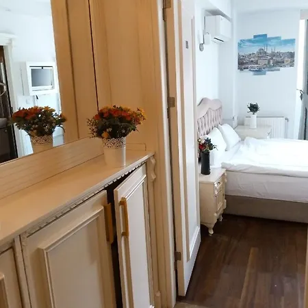La Petite Maison Hotel