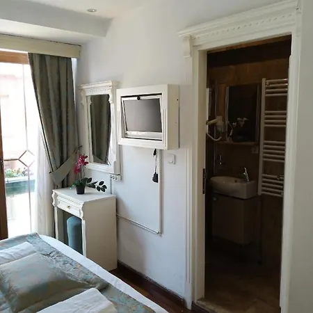 La Petite Maison Hotel
