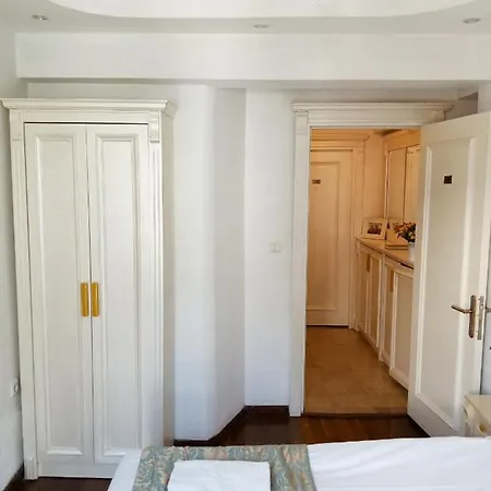La Petite Maison Hotel