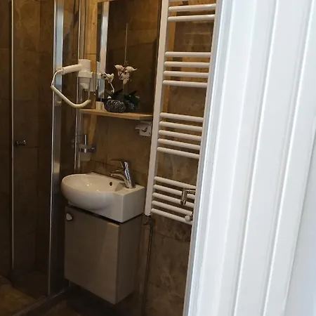 La Petite Maison Hotel