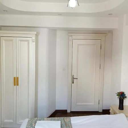 La Petite Maison Hotel