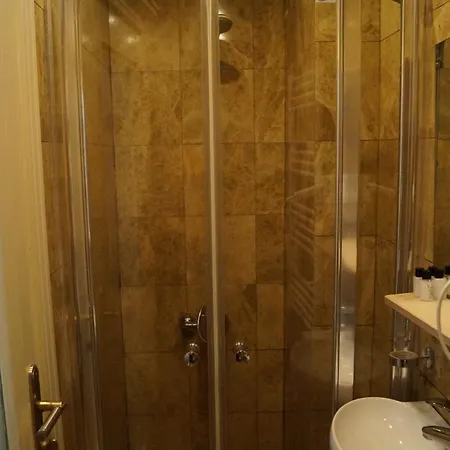 Hotell La Petite Maison 3*