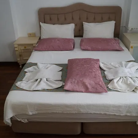 Hotell La Petite Maison 3*
